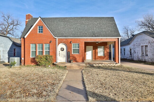 Building Photo - Cottage in the heart of Abilene!
