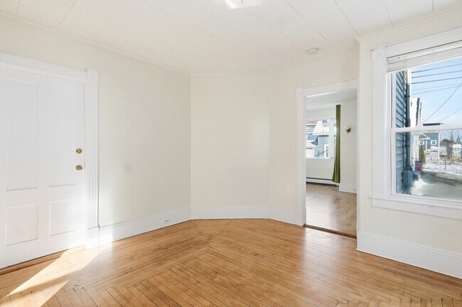 Building Photo - 223 School St