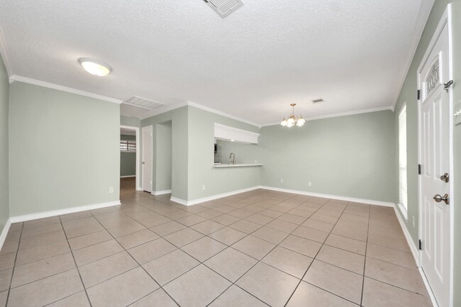 Building Photo - 44 W Tri Oaks Ln
