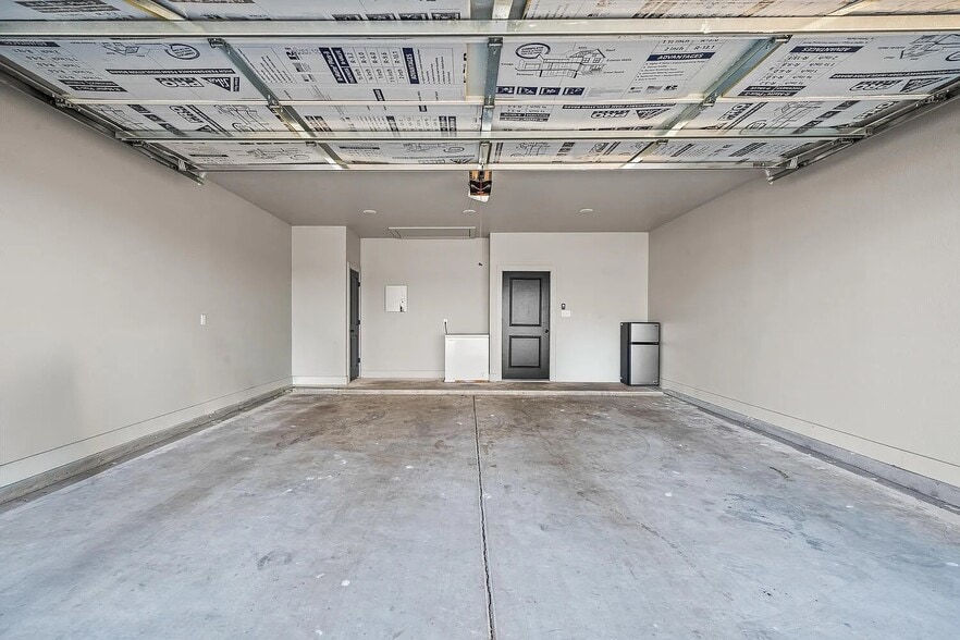 Building Photo - 5919 Itasca St