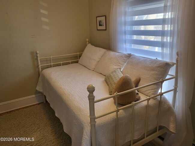 Building Photo - 80 Heck Ave