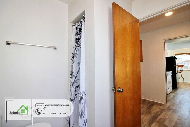 Building Photo - 2176 Oxford Rd