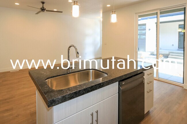 Building Photo - 9204 S. Holiday Bowl Court