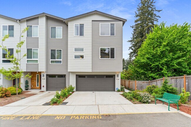 Building Photo - Like-New 4BR Corner Home w/ A/C, 2-Car Garage & Bonus Room