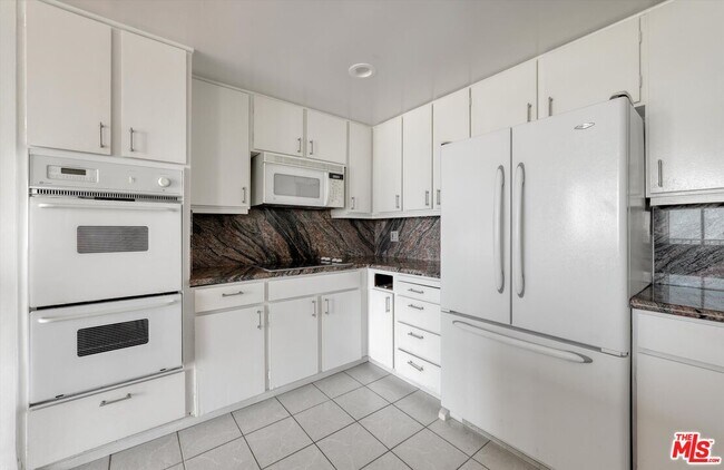 Building Photo - 2170 W Century Dr