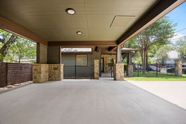Building Photo - 3900 Willbert Rd