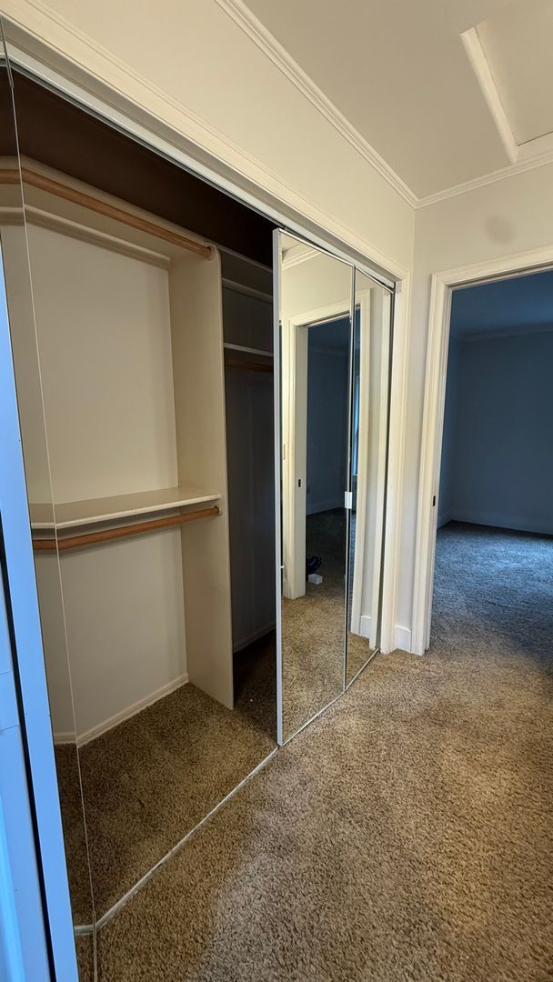 Building Photo - Spacious single-family home located in Southwest