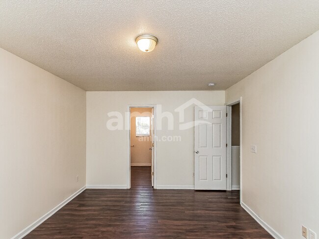 Building Photo - 1212 Whitman Dr