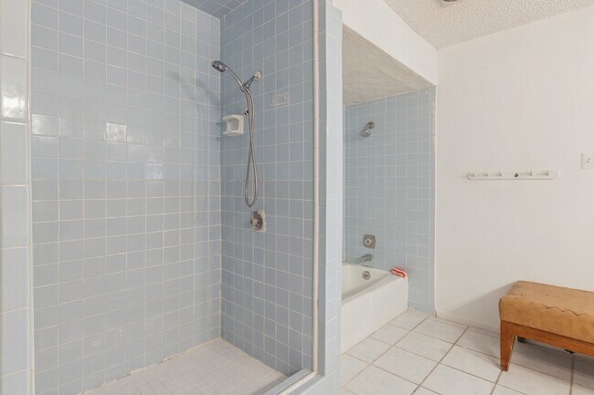 Building Photo - 10815 Cypresswood Dr