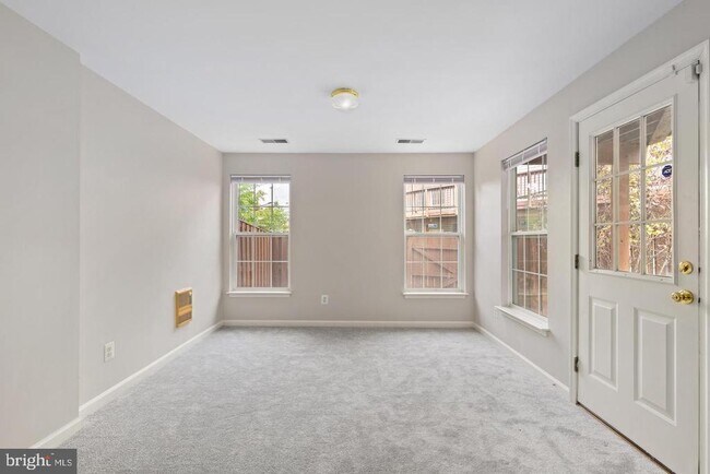 Building Photo - 13700 Barksdale Dr