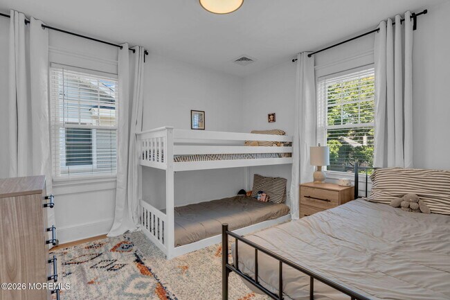 Building Photo - 917 4th Ave