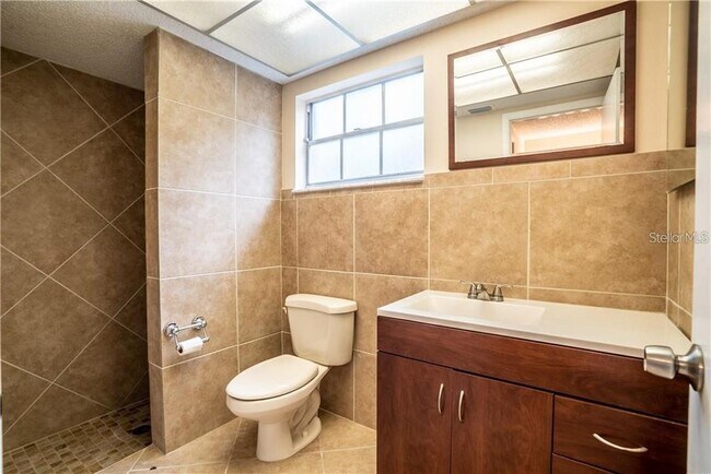 Building Photo - 12217 Buttonwood Row
