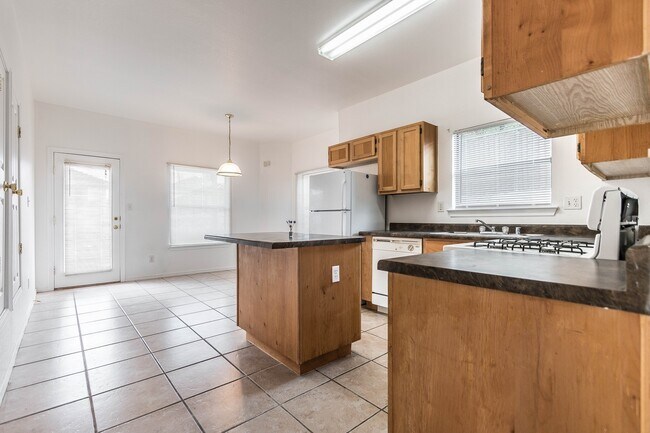 Building Photo - Fabulous home in East El Paso!!