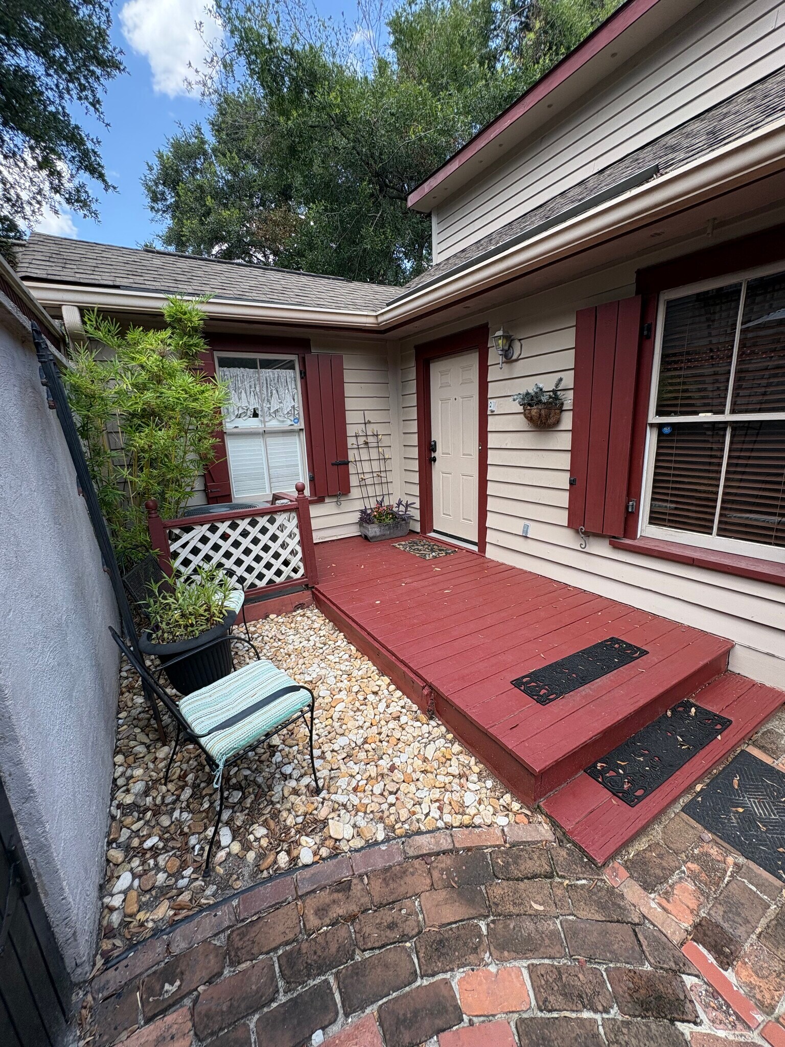 Rear courtyard - 541 E Jones Ln