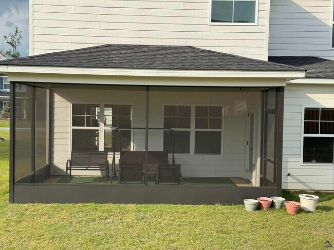 Building Photo - 807 Harley Farms Dr