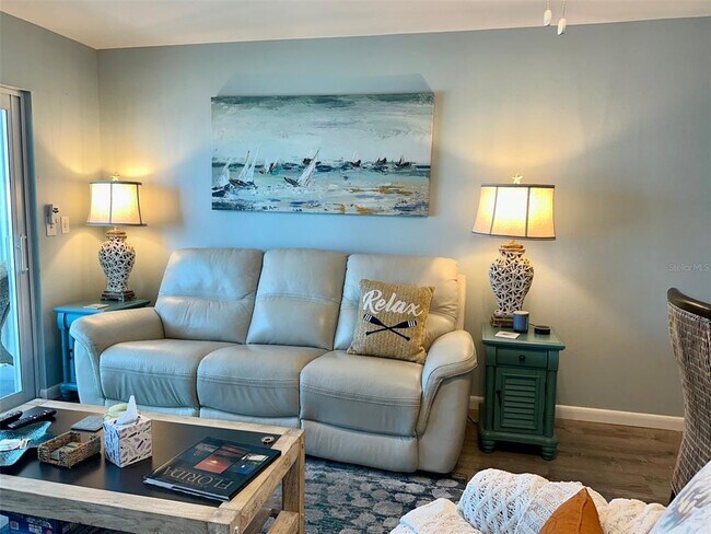 Building Photo - 950 Tarpon Center Dr