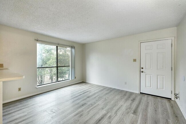 Building Photo - 502 Willow St