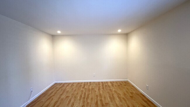 Building Photo - Concord Beautiful remodeled 3 bedroom 2.5 ...