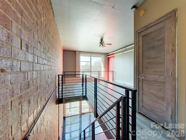 Building Photo - 710 W Trade St