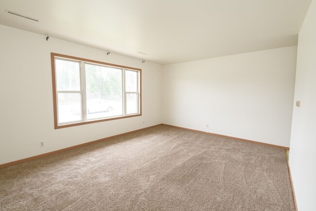 Building Photo - 2 bed 1.5 bath Townhouse in Chesterton