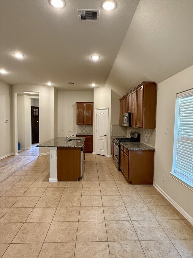 Building Photo - 3834 W Vicksburg Estates Dr