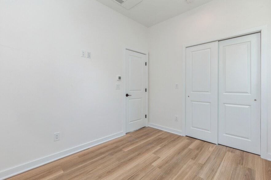Building Photo - 164 Glenwood Ave