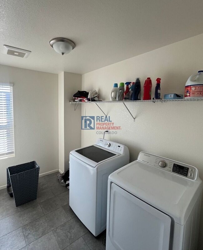 Building Photo - 12861 River Rock Wy