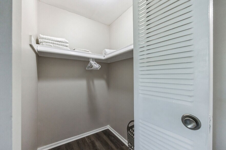 Building Photo - 1301 Wharton Dr