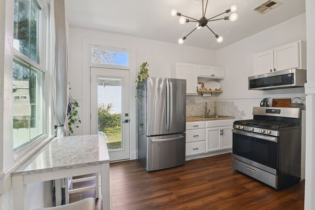 Building Photo - 4813-4813 Bienville St