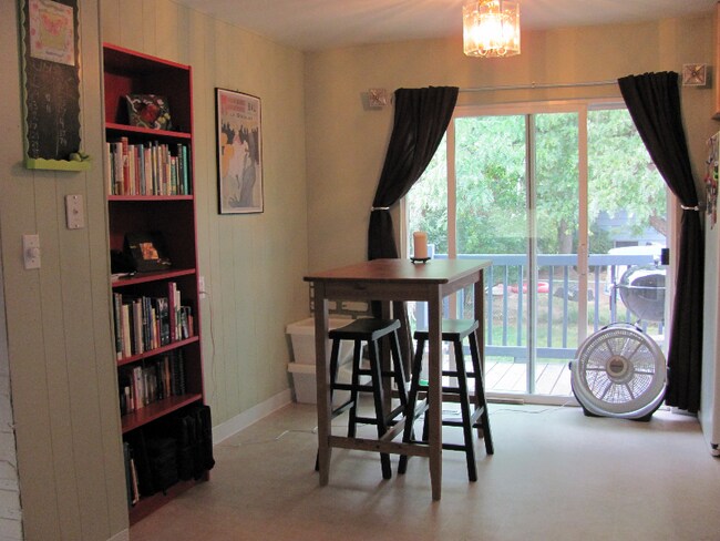 Building Photo - 1121 Ponderosa Dr