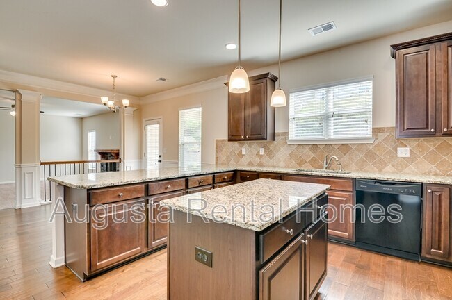 Building Photo - 5014 Vine Ln