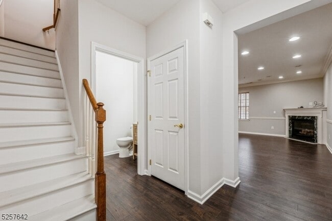 Building Photo - 101 Taft Ln