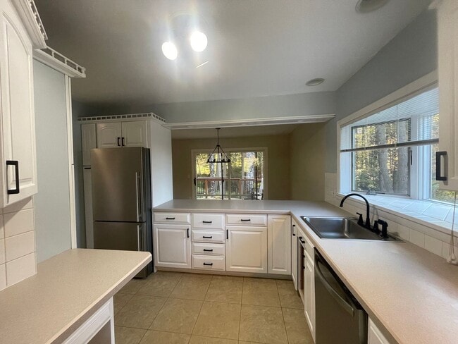 Building Photo - 4BR/1.5 Bath in Dalton – $2,800/mo Peacefu...
