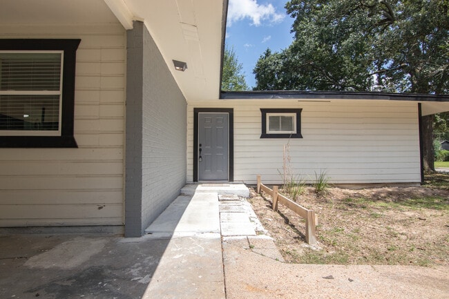 Building Photo - 5390 Margo Ln