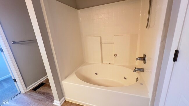 Building Photo - 5363 Fishlake Dr