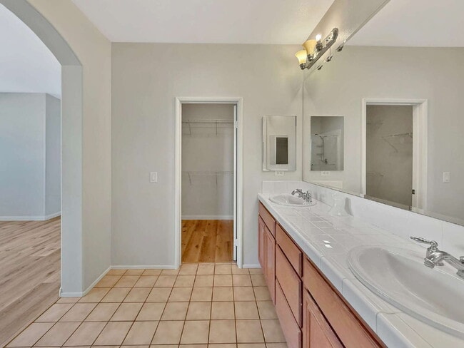 Building Photo - Welcome Home to the Treana Community in Stevenson Ranch 3BR 2 BA