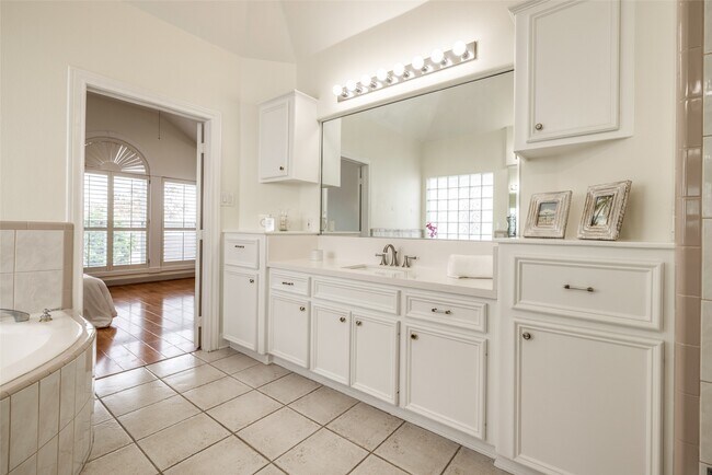 Building Photo - 2019 Morse St