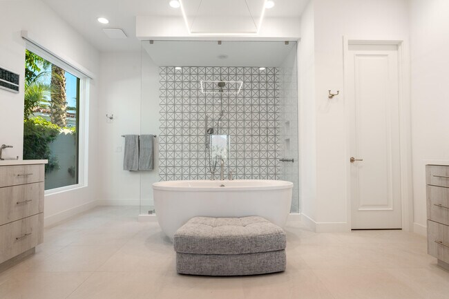 Building Photo - 75642 Via Livorno