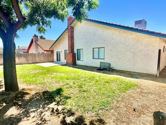 Building Photo - Fully Remodeled 3/2 in Northwest Fresno