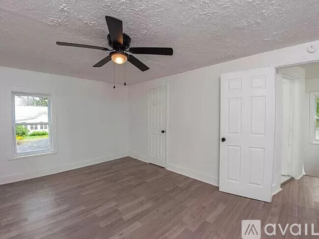 Building Photo - 509 Academy St