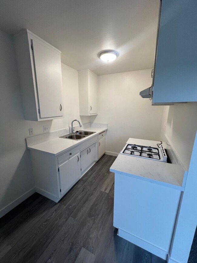 Interior Photo - 14905 Lemoli Ave.