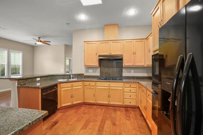 Building Photo - Super Convenient Walnut Creek 3 bed/2bath