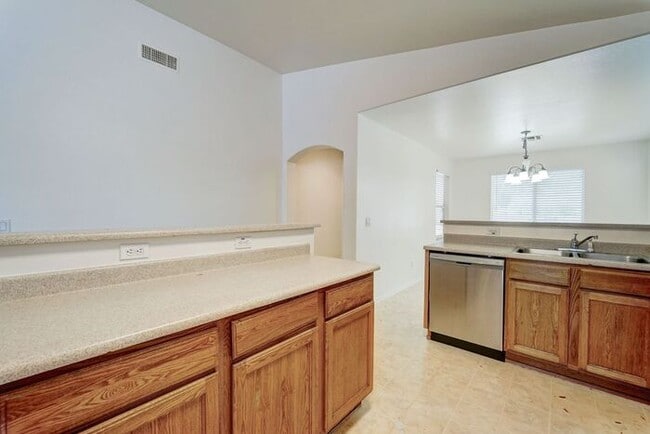 Building Photo - READY TO VIEW NOW! Bright, Open Floorplan w/ Brand New Interior Paint & Carpet!