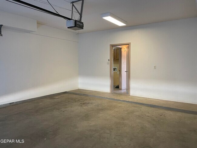Building Photo - 12828 Tierra Ayala Dr
