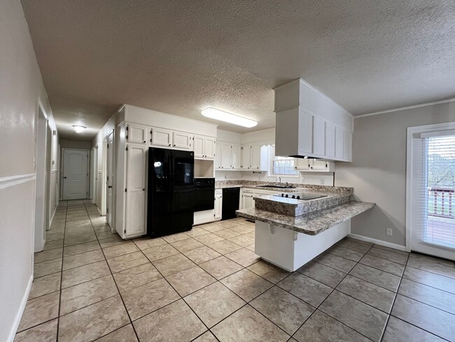 Building Photo - 895 Marion Anderson Rd