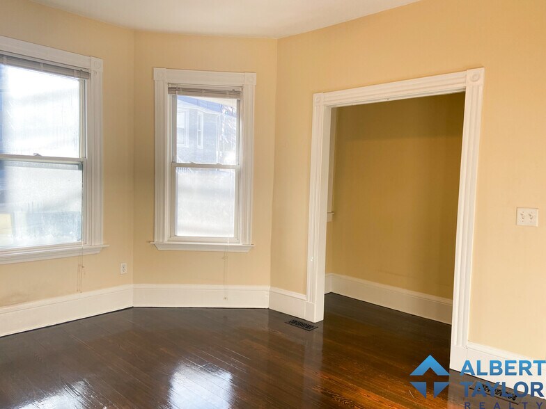 Building Photo - 19 Parker Hill Ave