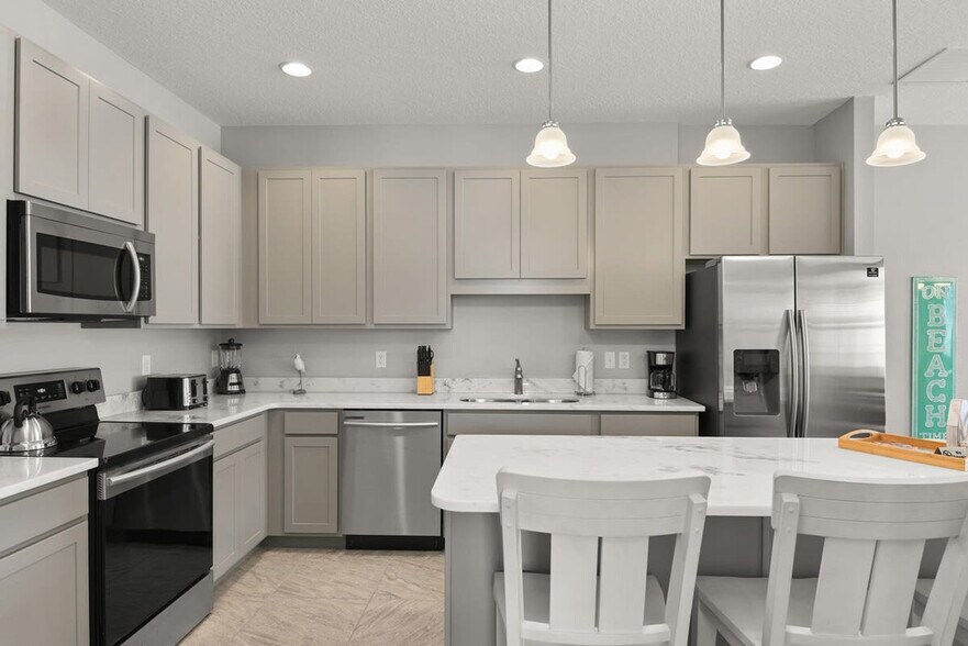 Building Photo - 132 Mediterranean Way
