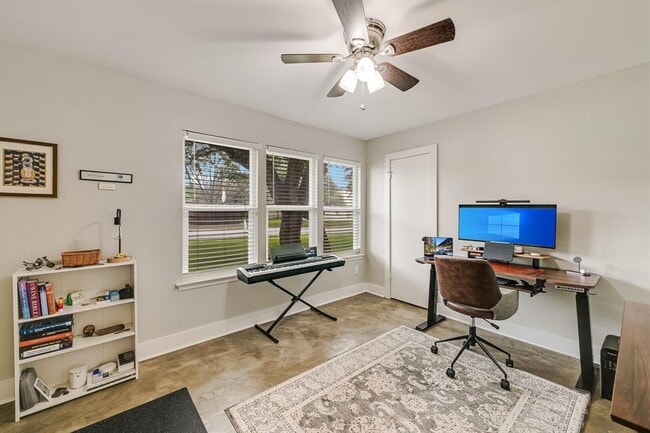 Building Photo - 9012 Texas Oaks Dr