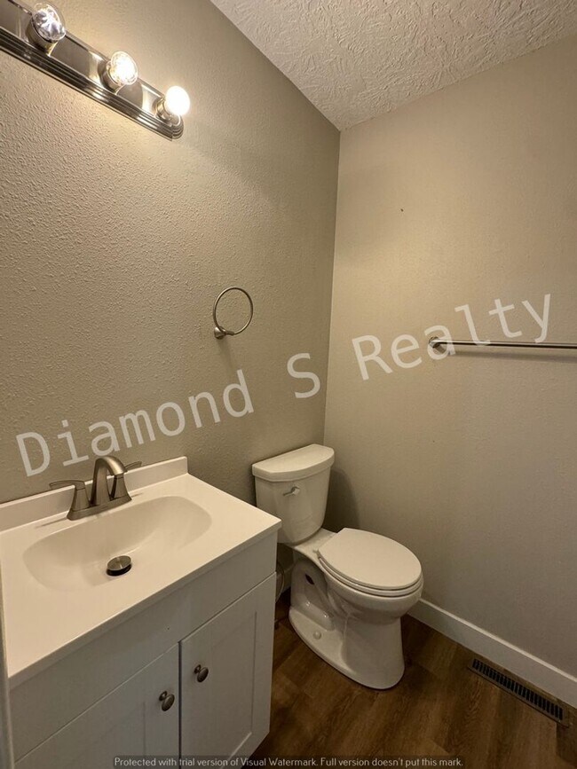 Building Photo - Charming 3 Bedroom Home - Wanda Gray/Chero...