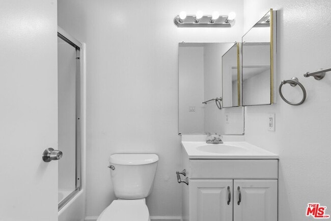 Building Photo - 1002 N Edgemont St